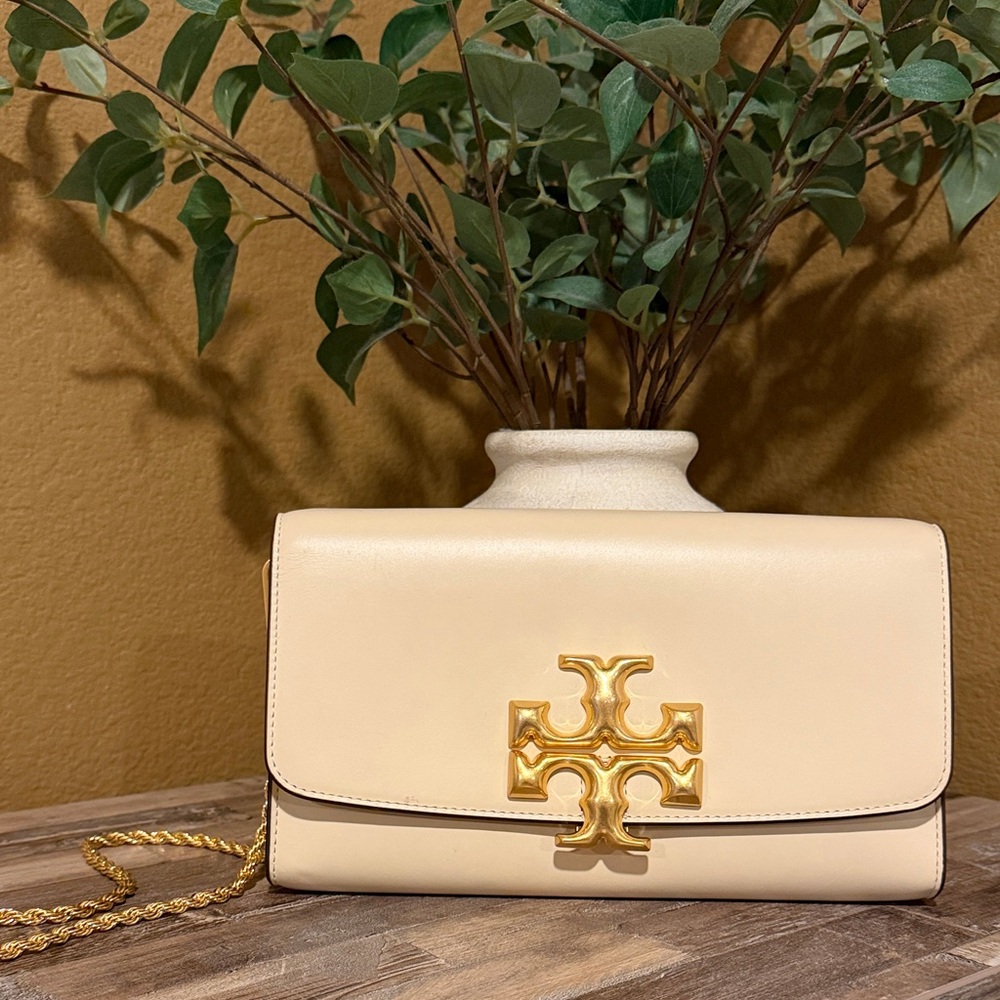 Tory Burch Eleanor Cream Clutch with Gold Logo - Clutch or Evening Shoulder Bag